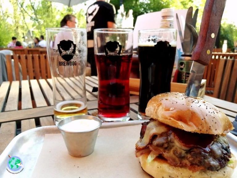 Hamburguesa con cervezas Brewdog Berlin