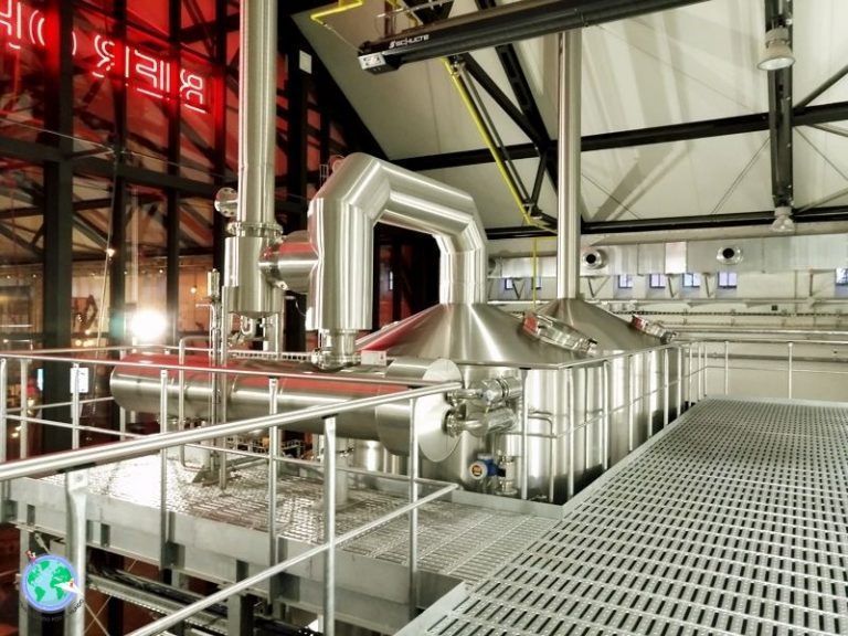 Interior de la fábrica de cerveza Brewdog Berlin