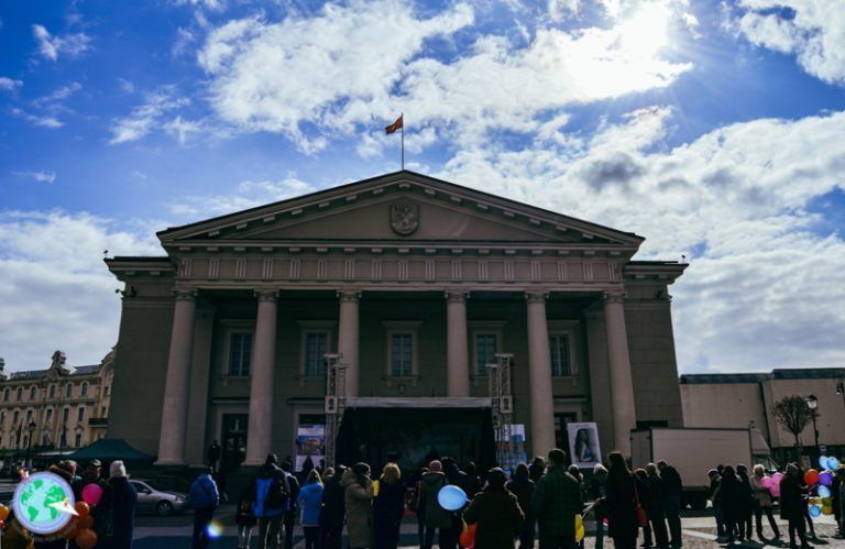 Vilna -Ayuntamiento con concierto r1