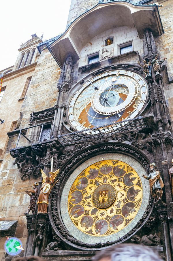 Centro Europa - Reloj astronómico r1
