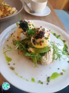 Desayuno en Mo-ja Café & Bistro