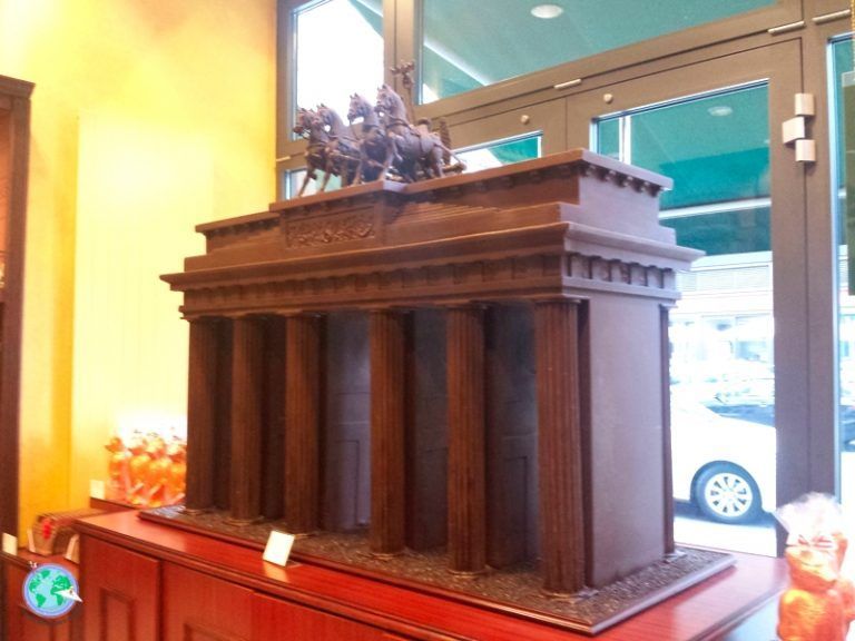 Puerta de Brandenburgo hecha de chocolate