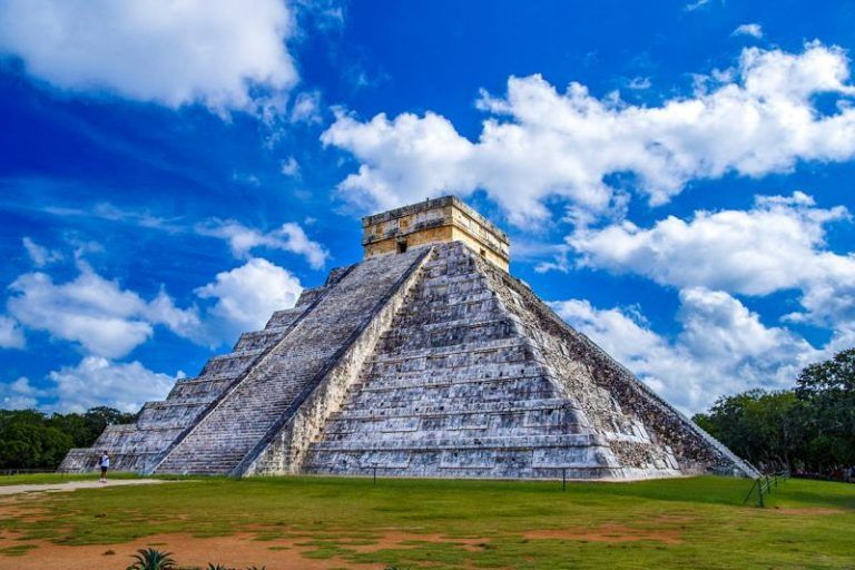 Pirámide maya