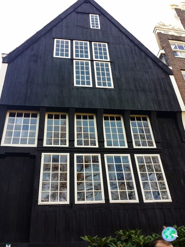 La casa más antigua de Ámsterdam con la fachada de madera