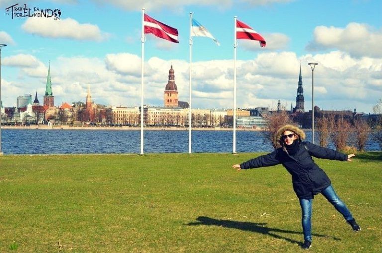 Vistas de Riga desde el otro lado del río
