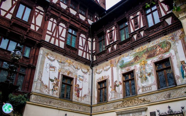 Detalle de dibujos en las paredes