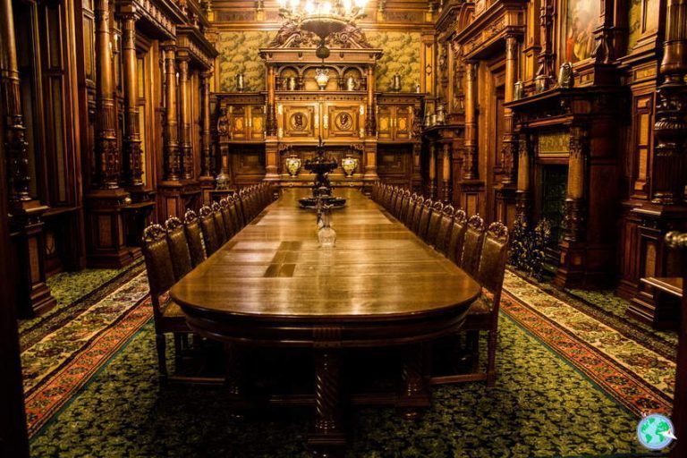 Mesa del gran salón