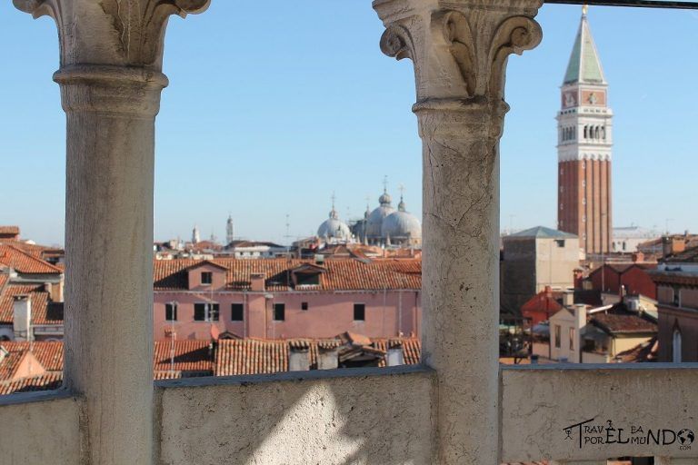 Vista desde la escalera en el palacio Contarini del Bovolo